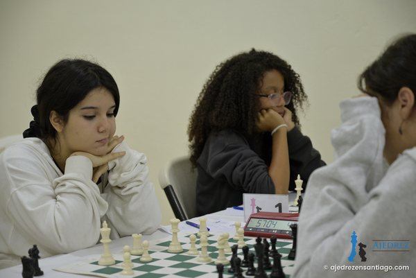 Jugadoras en la primera mesa del Femenino