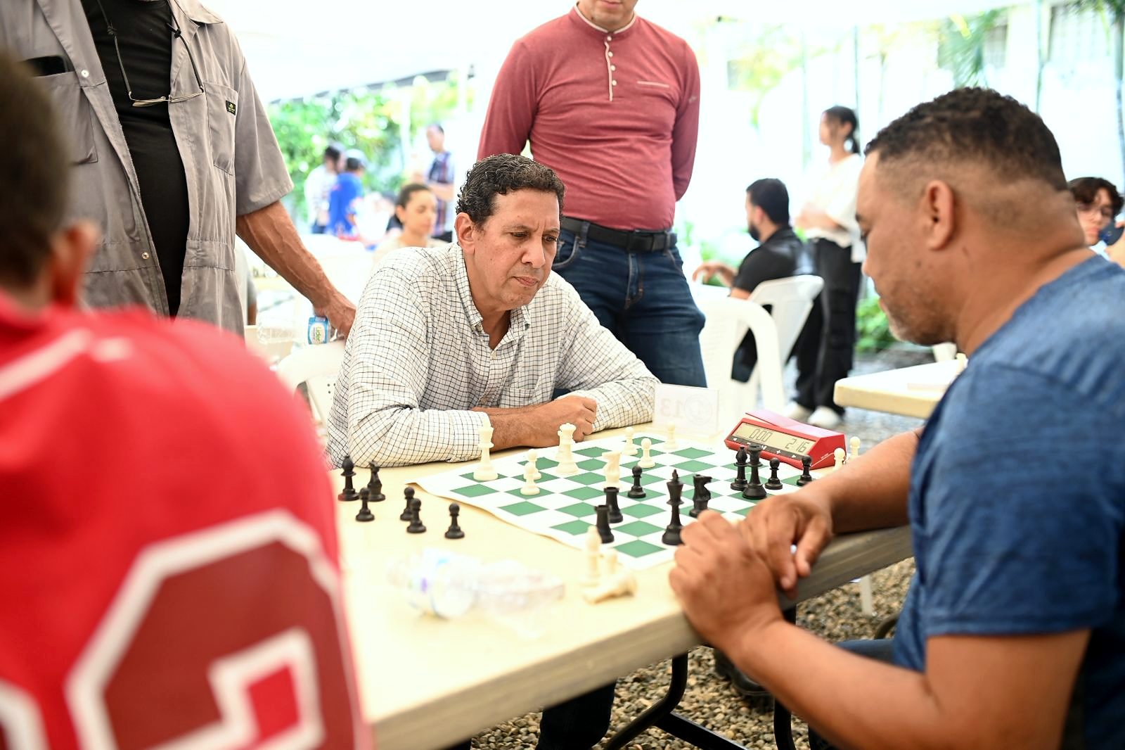 Partida observada por espectadores