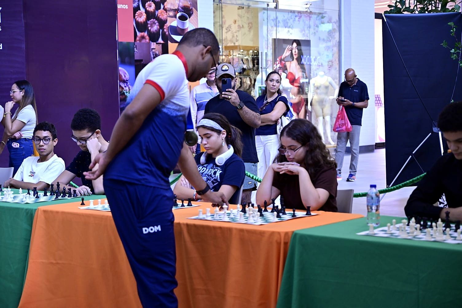 Josué Araujo jugando