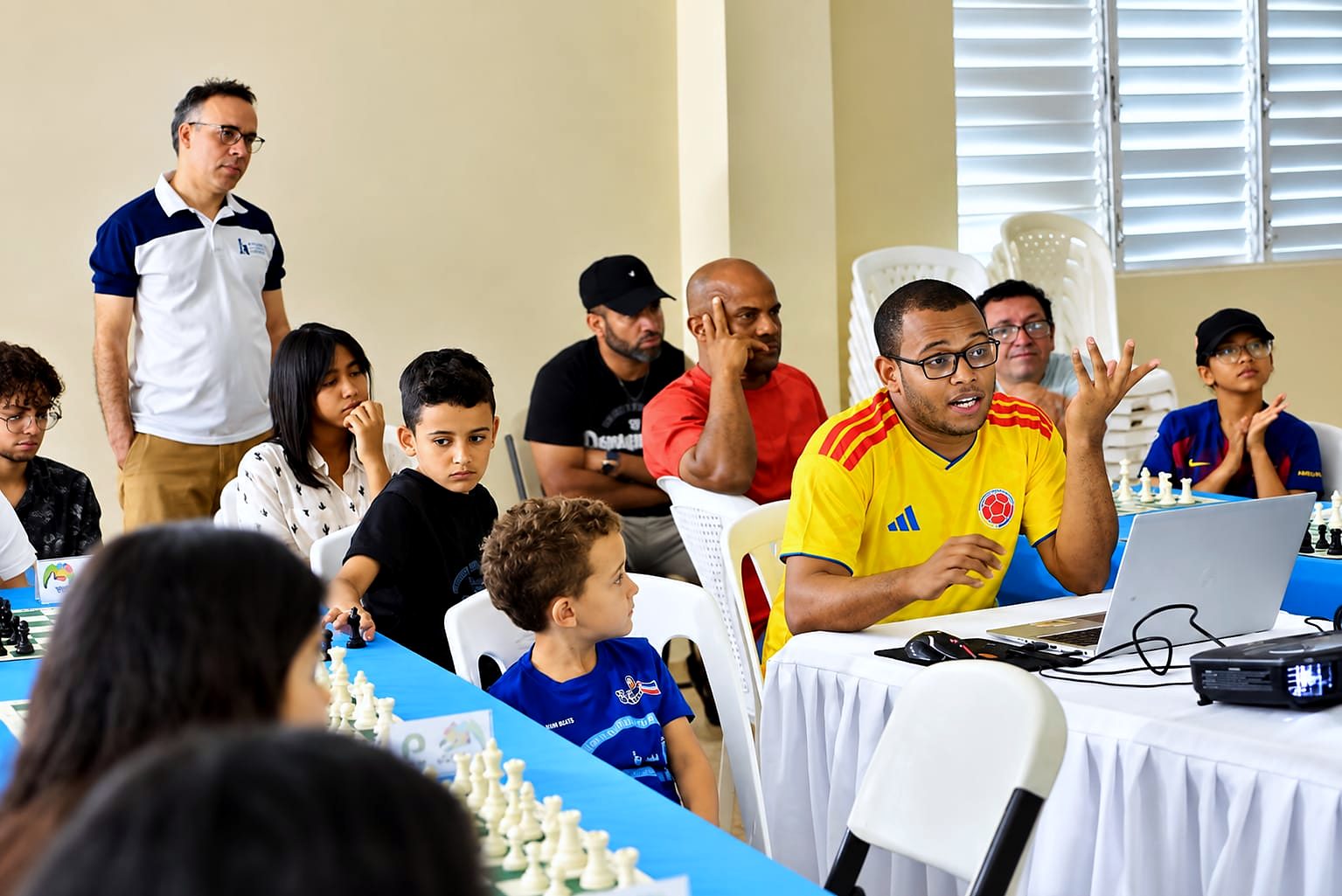 El MI Josué Araujo Sánchez durante el taller